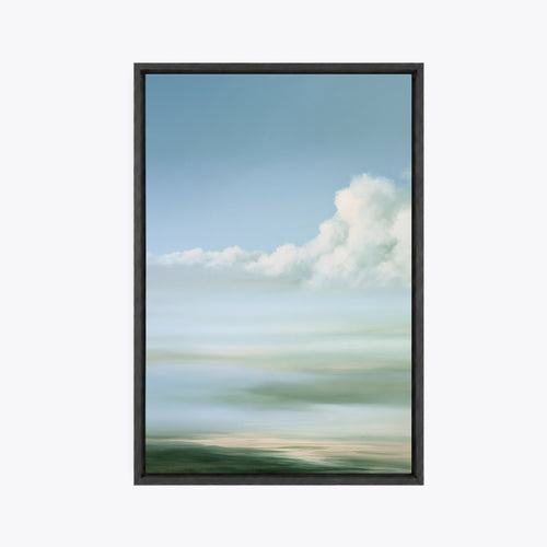 Tableau décoratif paysage en cadre noir, vu de face, grand ciel bleu tendre, nuage blanc et horizon vert flou