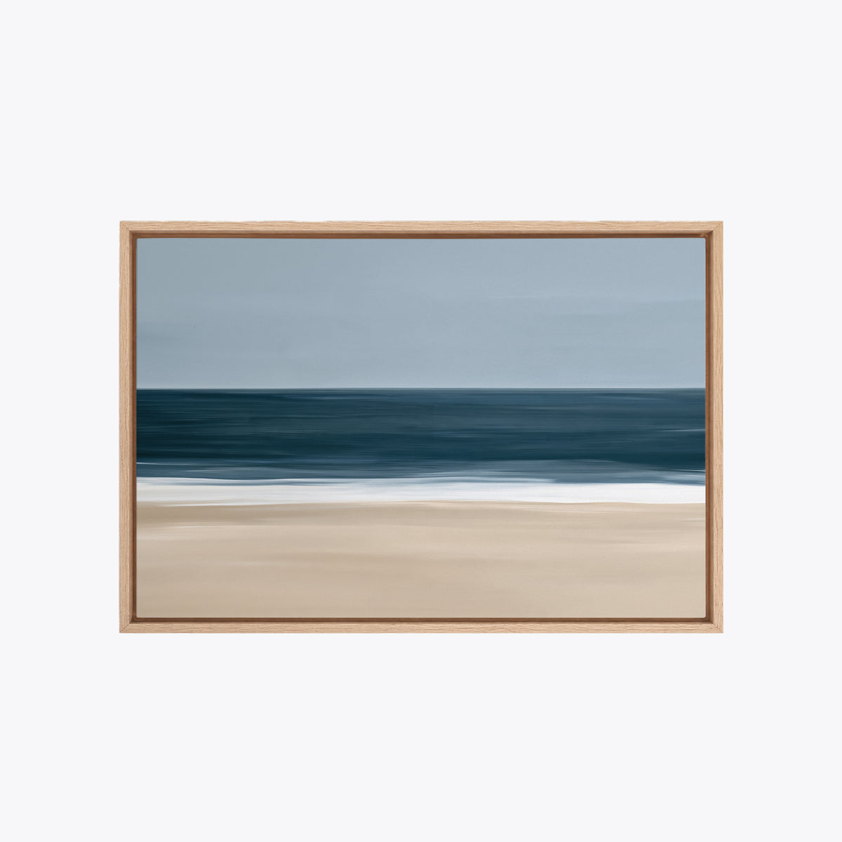 Tableau déco bord de mer bleu et beige encadré en chêne clair, vue de face, horizon net entre l'océan et le ciel