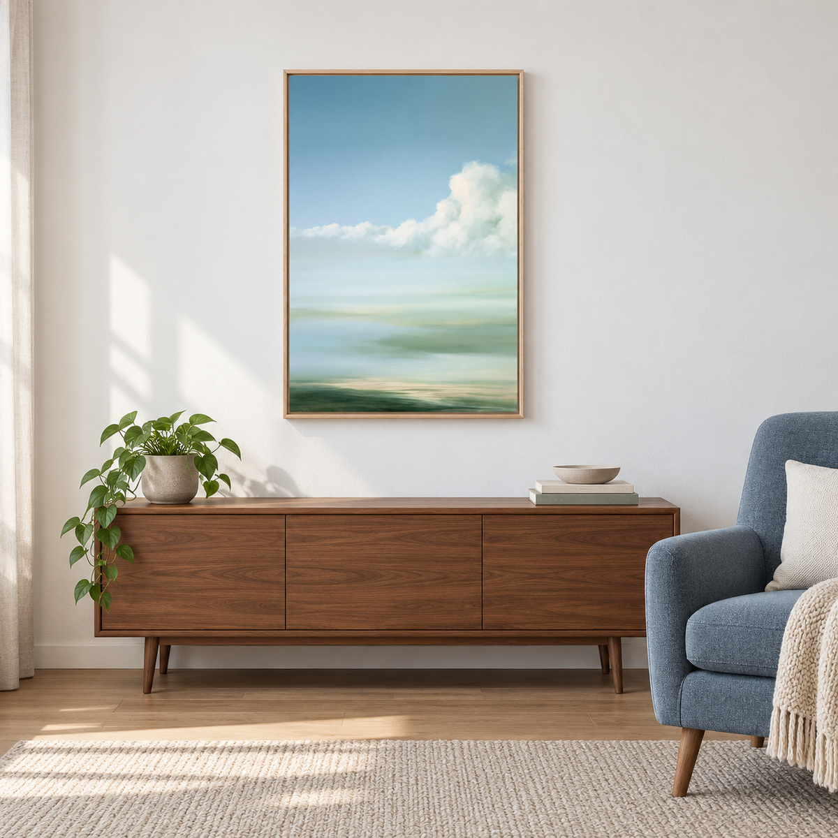 Tableau déco salon en cadre chêne clair, ciel bleu et nuage blanc au-dessus d'un buffet en noyer