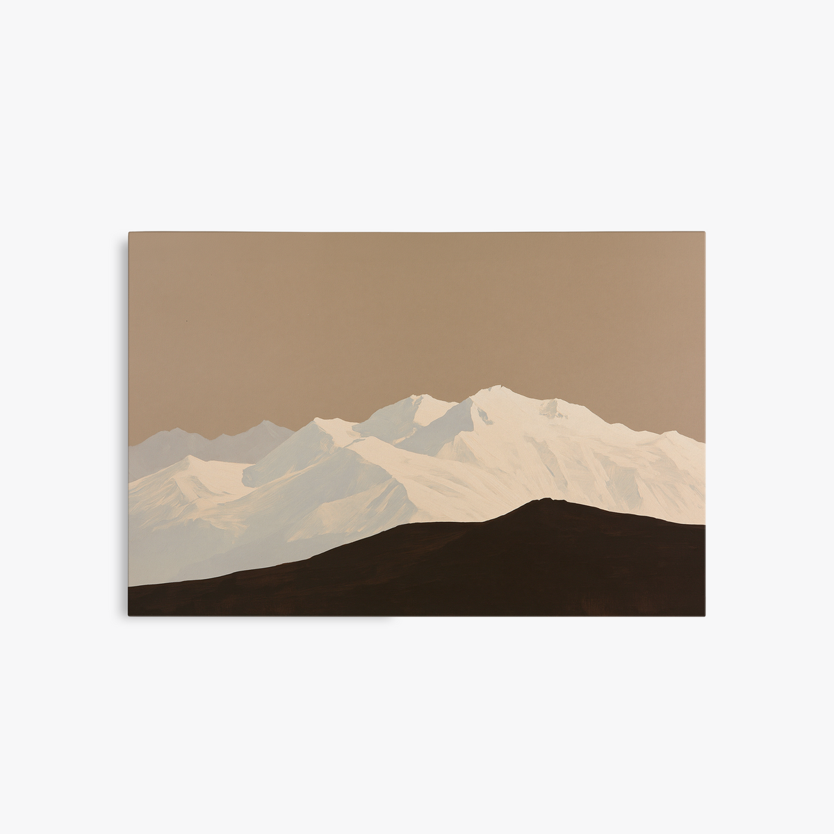 Tableau déco montagne enneigée taupe et chocolat, toile sans cadre vue de face, sommets crème sous un ciel uni