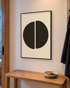 Entre-deux – Affiche minimaliste noir et crème